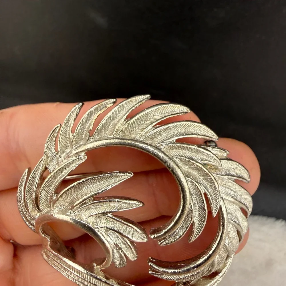 Vintage Lisner Brooch Silver Tone Feather Wreath Textured